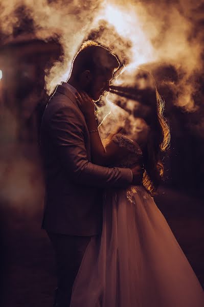 Fotografo di matrimoni Evgeniy Merkulov (paparazzi48). Foto del 1 ottobre 2019