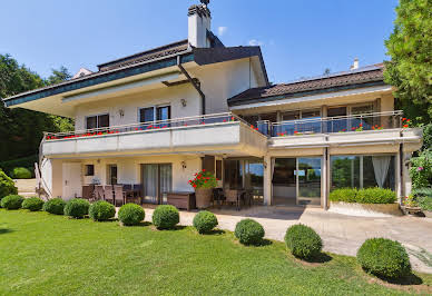 House with pool and garden 2