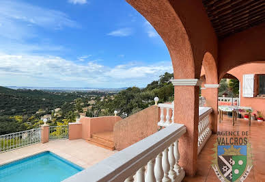 Maison avec piscine et terrasse 19