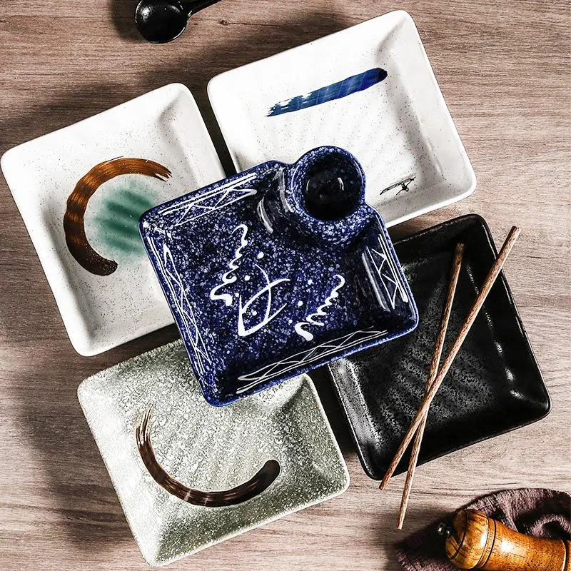 Kreativer japanischer Keramik Teller in Denier-Form für stilvolles Servieren von Sushi und Vorspeisen. Ein Blickfang auf jedem Tisch.