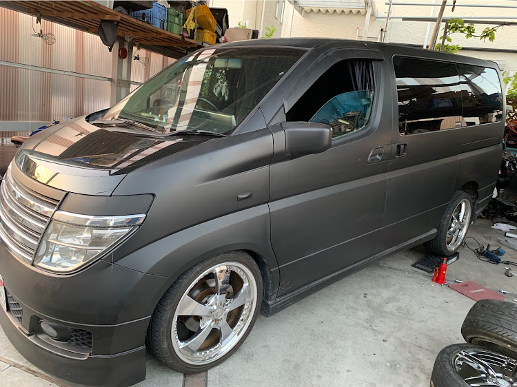 エルグランドの車検の準備・車高調に関するカスタム事例の投稿画像2枚目