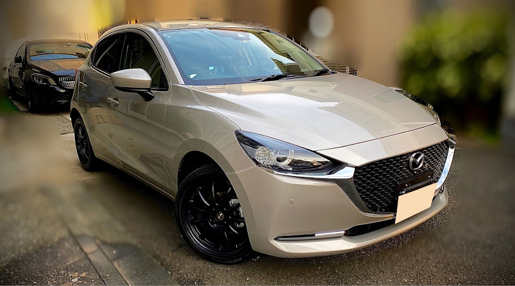 MAZDA2のWORK EMOTION・BRIDGESTONE・MAZDA2・WORK・ホイール交換に関するカスタム事例の投稿画像1枚目