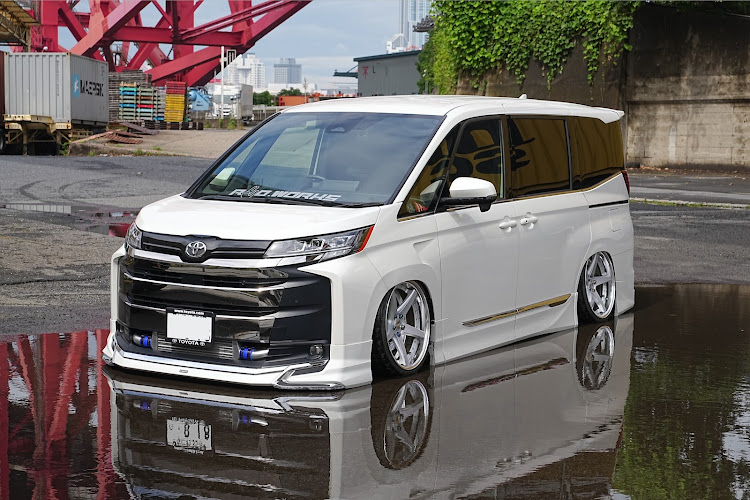 ノアの90ノア・90ヴォクシー・workwheelsjapan・エアサスペンション・グノーシスCVFに関するカスタム事例の投稿画像1枚目