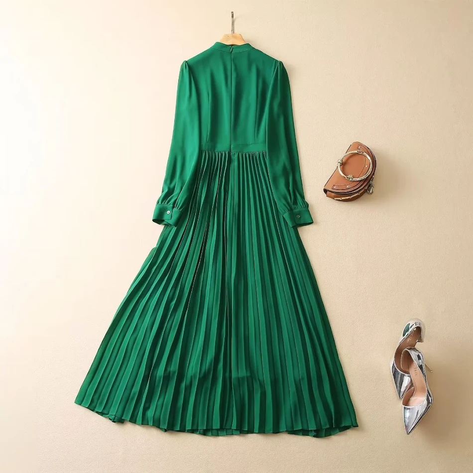 Jurk met lange mouwen en ruches. Stijlvol en comfortabel voor elke gelegenheid. Deze jurk combineert elegantie met een flatterende pasvorm.