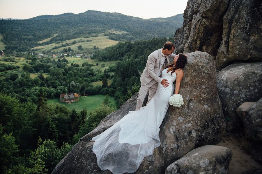 Wedding photographer Taras Solyak (tarassoliak). Photo of 19 October 2017