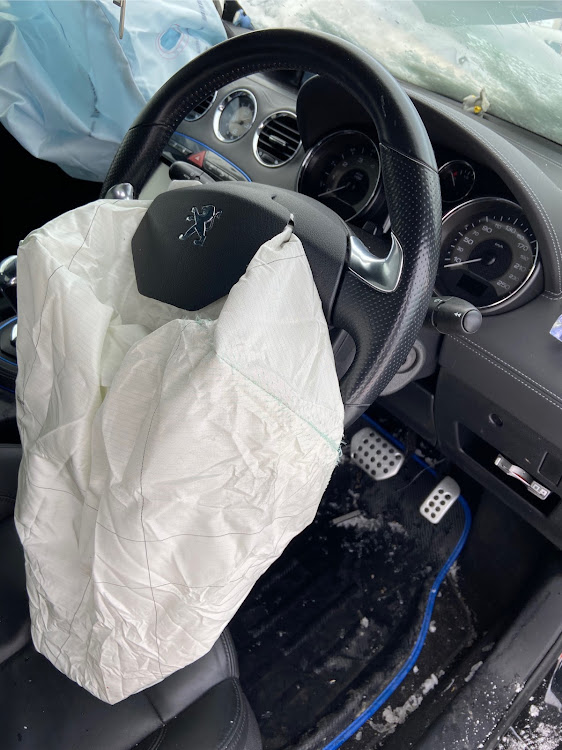 RCZのRCZ・プジョー・年末のご挨拶・事故・事故られたに関するカスタム事例の投稿画像2枚目