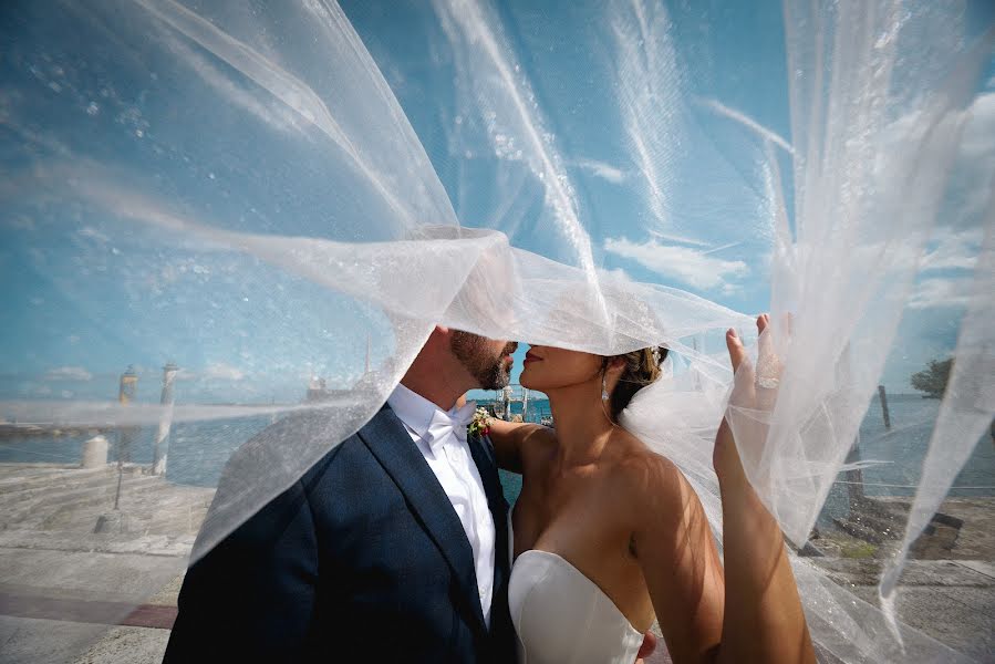 Fotógrafo de casamento Bruno Urbina (brunoneptuno). Foto de 22 de setembro 2022