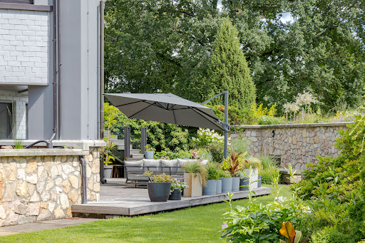 House with pool and garden 4