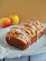 Apple Fritter Pull-Apart Bread was pinched from <a href="http://hostthetoast.com/apple-fritter-pull-apart-bread/" target="_blank">hostthetoast.com.</a>