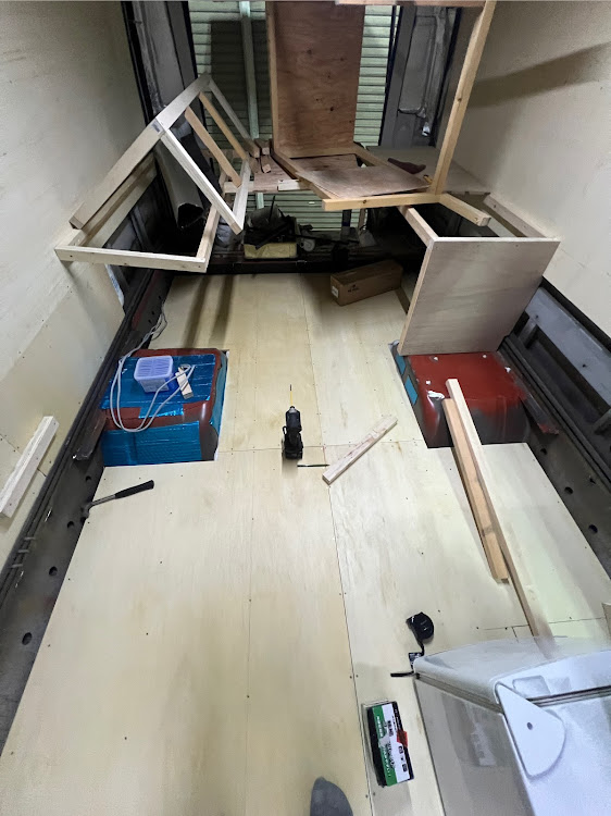RYUSEI 代表 ざわちんさんが投稿したチームRYUSEI・ローザ・DIY・キャンピングカー制作・街宣車ぢゃないよに関するカスタム事例の投稿画像2枚目