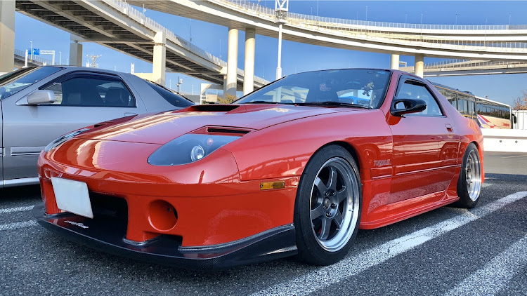 RX-7の地べた撮り・RX-7・FC3S・集会・晴れの休日に関するカスタム事例の投稿画像3枚目