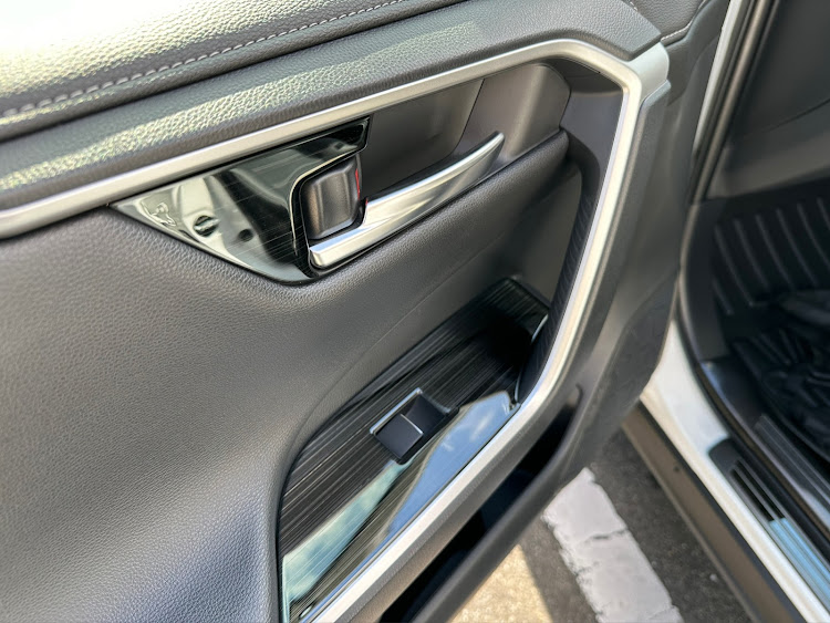 RAV4のRAV4・スイッチパネル・サムライプロデュース・onamiに関するカスタム事例の投稿画像2枚目