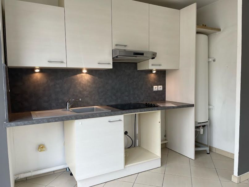 Location  appartement 3 pièces 55 m² à Pontault-Combault (77340), 983 €