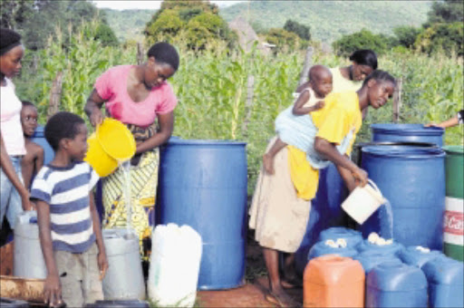 24 MARCH 2010: SHARE WATER: These residents of Tshitavha-Sambandou at Mutale in Venda are still relying on tank water since 2007 after their public taps are not running water. These people are getting water once a week on Monday and pleading the Mutale Municipality joined by the deptment of Water Affairs and Forestry to give them water three times a week to meet their needs. In 2006, about 300 villagers were affected by cholera because of using river water, that's why the municipality decided to deliver water every Monday. PHOTO: ELIJAR MUSHIANA