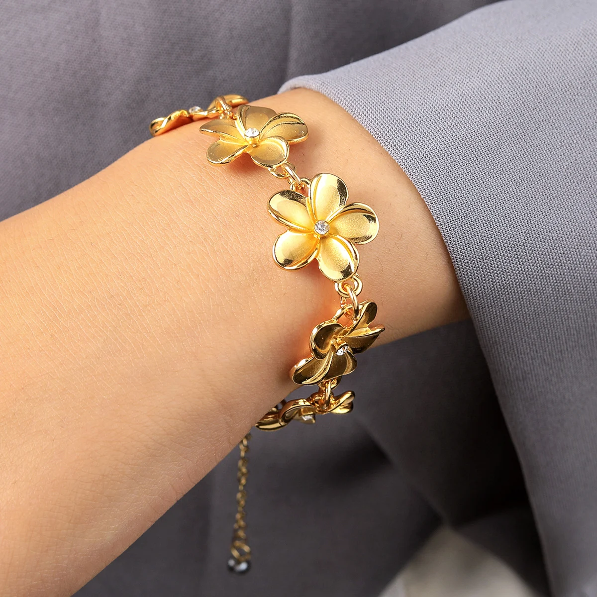 Title 14, Elegante conjunto de collar y pendientes estilo...