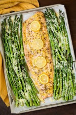 One Pan Roasted Lemon Pepper Salmon and Garlic Parmesan Asparagus was pinched from <a href="http://www.cookingclassy.com/2015/07/one-pan-roasted-lemon-pepper-salmon-and-garlic-parmesan-asparagus/" target="_blank">www.cookingclassy.com.</a>