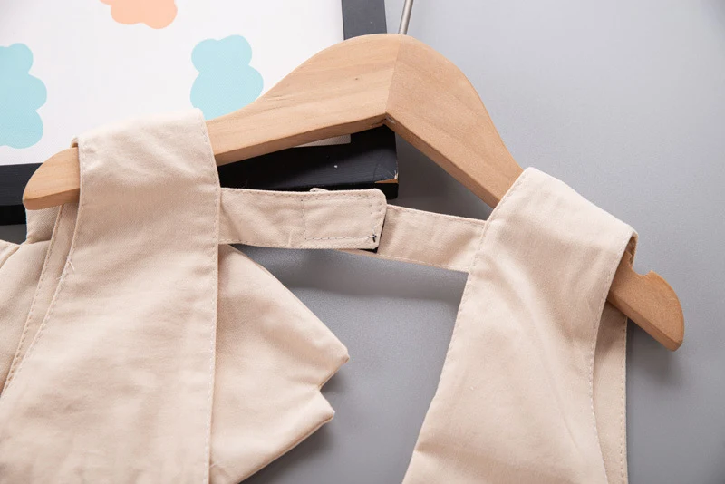 T-shirt en bretels shorts tweedelig set voor kinderen. Comfortabele outfit voor dagelijks gebruik. Ziet er leuk uit en is makkelijk te dragen.