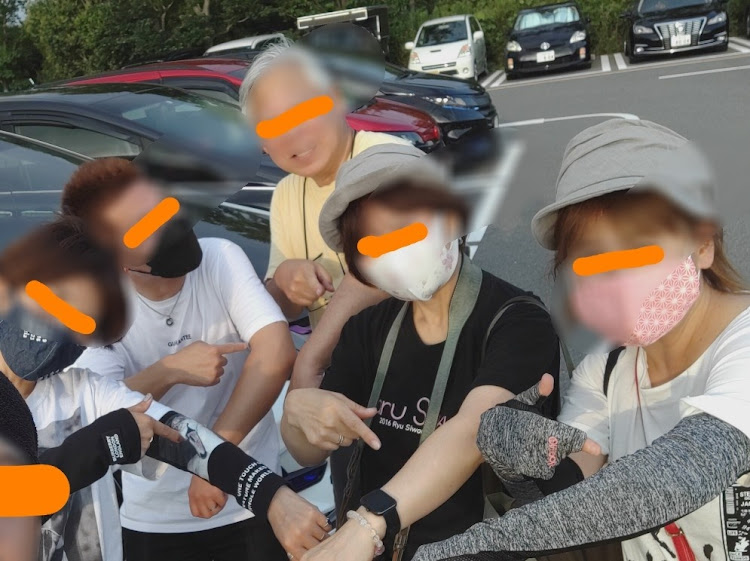 オデッセイの制振材圧着用に持ってきた長くてしなる棒・それで擦ればいいんですか？私やっときますとカ〇スさん・じゃあお願い！と長い棒渡し作業して貰ってたら・カースさんが呟いた「・・・」・ここからは有料コンテンツとなります。に関するカスタム事例の投稿画像19枚目