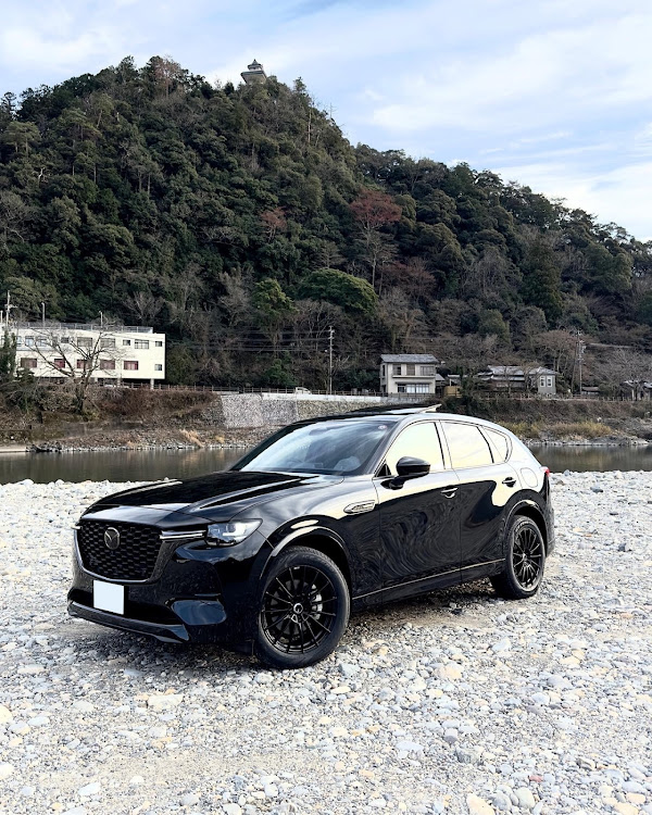 CX-60のCX-60・今年1年ありがとうございました・来年もよろしくお願いします・エンケイホイール・fc01に関するカスタム事例の投稿画像1枚目