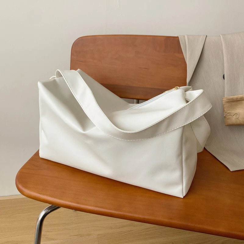 Zachte, modieuze damestas met grote capaciteit. Trendy en casual schoudertas voor vrouwen, ideaal voor dagelijks gebruik en veelzijdig.