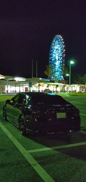 カムリの東名、富士川SA・カムリWS・いいね、フォロー、コメントよろしくお願いします・ワンコとドライブ・観覧車コラボに関するカスタム事例の投稿画像1枚目