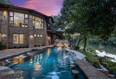 House with pool 2