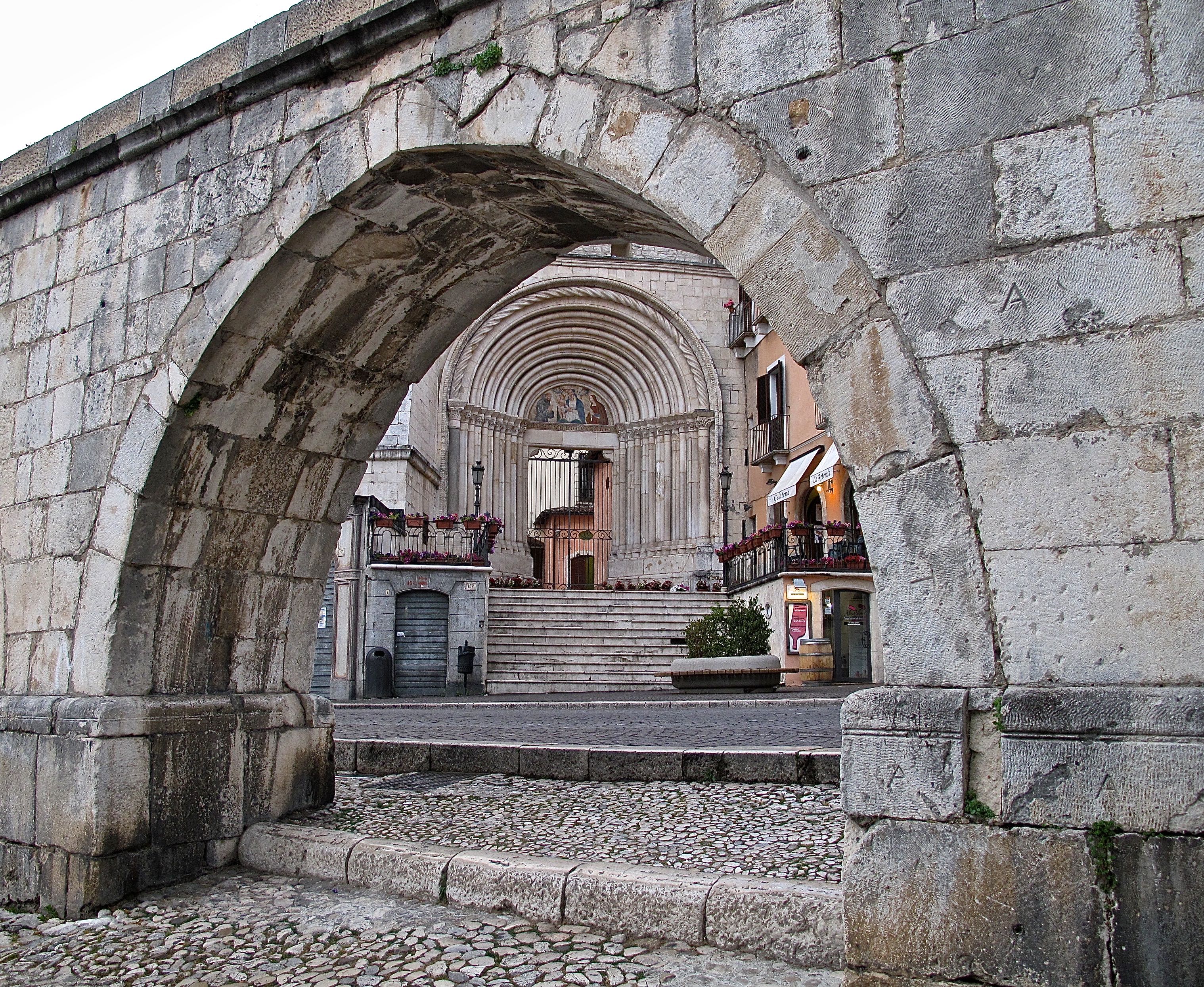 L'acquedotto di Sulmona. di sangiopanza