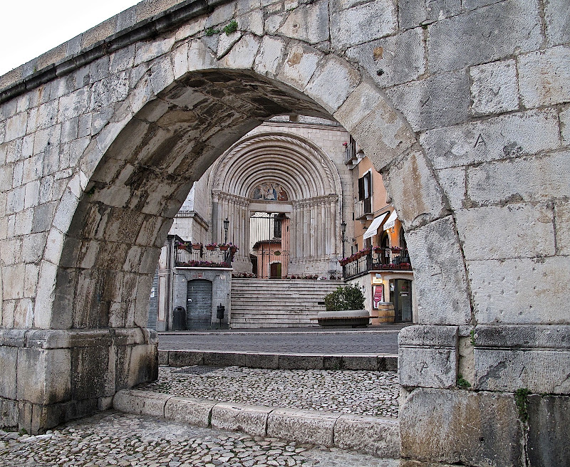 L'acquedotto di Sulmona. di sangiopanza