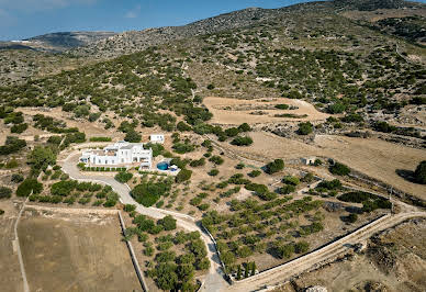 Villa with garden and terrace 4