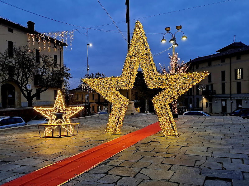 Luminarie in piazza di donyb