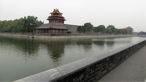 Morning walk around the lakes, Beijing China 2015