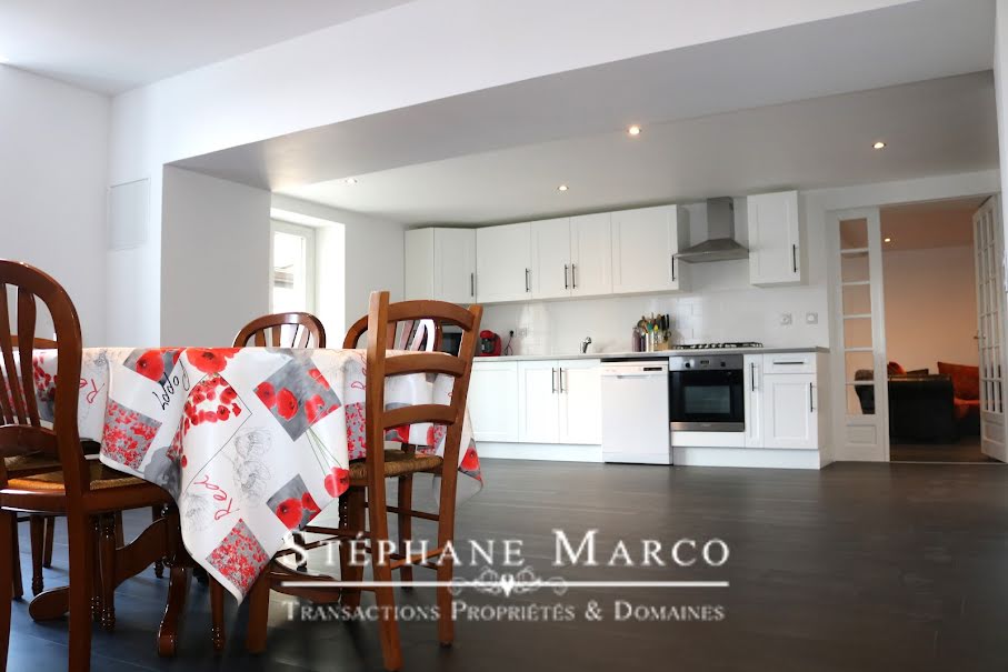 Vente maison 5 pièces 165 m² à Saintes (17100), 283 500 €