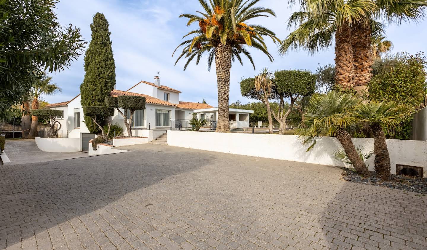 Villa with pool and garden Perpignan