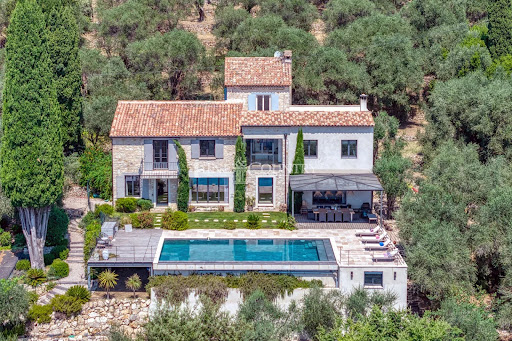 Seaside villa with pool 2