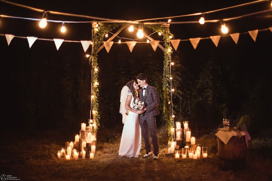 Fotógrafo de casamento Artem Goncharov (odinmig). Foto de 19 de abril 2016