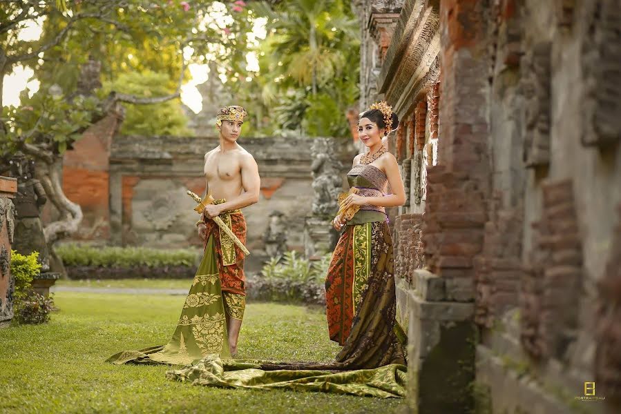 Fotografo di matrimoni Dewa Gde Adnyana Putra Dewa Portraitbali (dewagdeadnyanapu). Foto del 28 maggio 2020