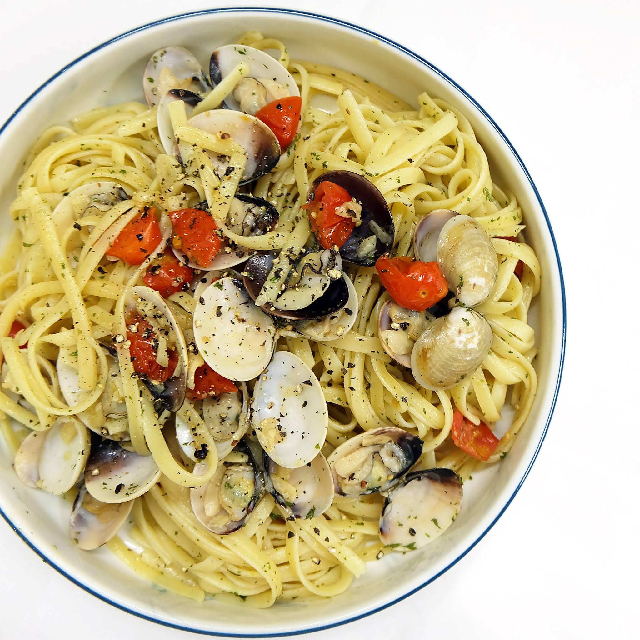 LINGUINE AGLIO OLIO  past CLAMS