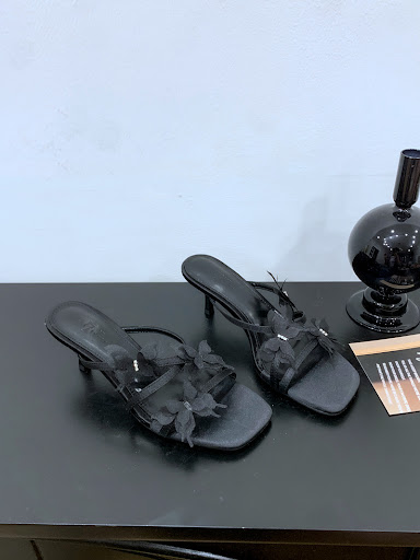 Title 26, Hoge hak slippers met vierkante neus voor dames...