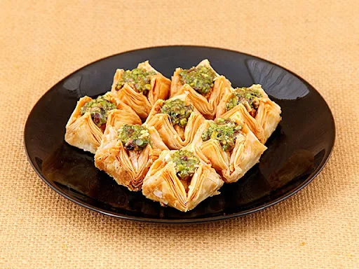 Pista Pyramid Baklava