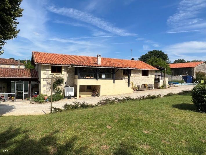 Vente maison 8 pièces 184 m² à Mansle (16230), 234 000 €