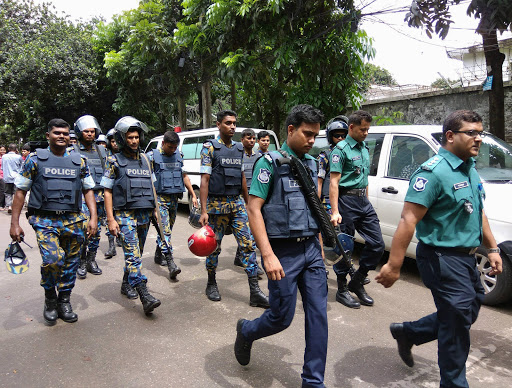 Security personnel are seen near the Holey Artisan restaurant hostage site, in Dhaka, Bangladesh, July 2, 2016. REUTERS/Mohammad Ponir Hossain