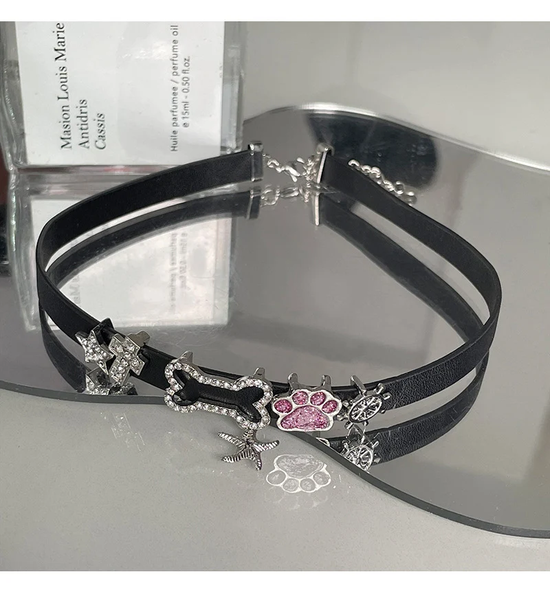 Title 8, Collier Patte de Chat et Os, Coutures Douces et...