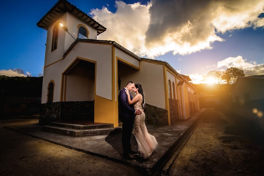 Fotógrafo de casamento Fabian Luar (fabianluar). Foto de 19 de abril 2020