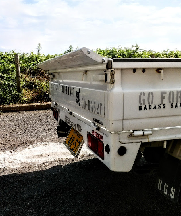 キャリイのチームローガン・KEEP ON TRUCKIN’・翼を授ける⤴・動物には癒される・あたおかに関するカスタム事例の投稿画像2枚目