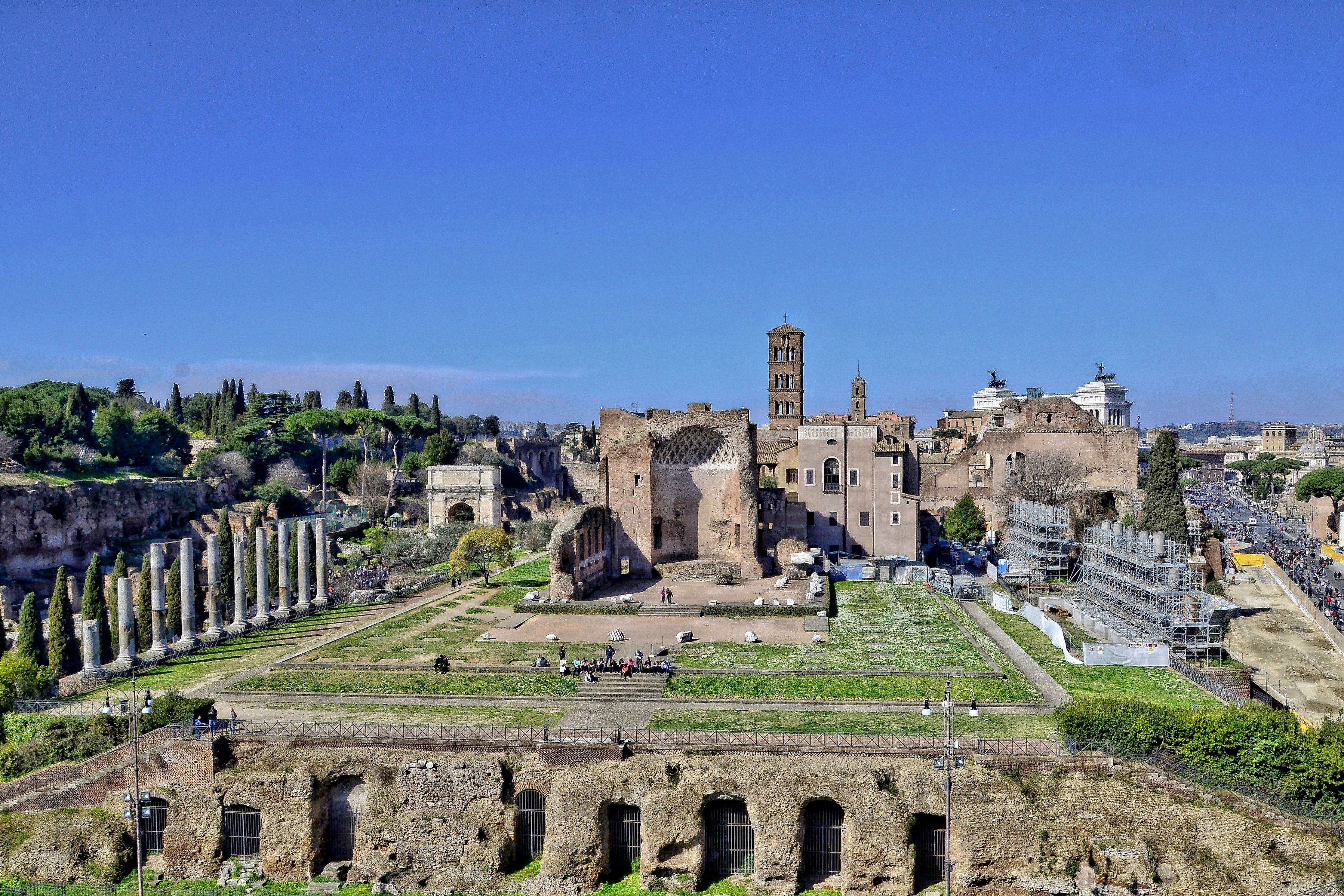 La grandezza di Roma fa sembrare piccole le persone. di GVatterioni