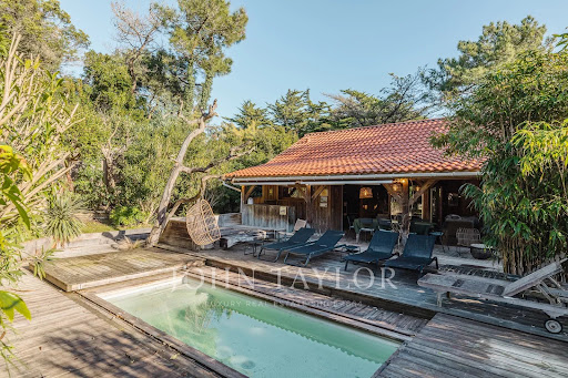 Villa with pool and terrace 4