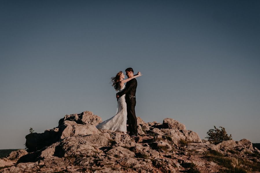 Fotografo di matrimoni Kriszti Sipocz (atmyh). Foto del 28 luglio 2017