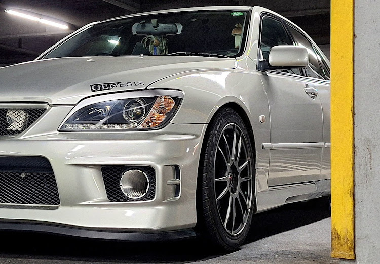 アルテッツァのアルテッツァ・相棒・立駐・車好きと繋がりたいに関するカスタム事例の投稿画像1枚目