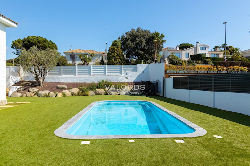 Maison avec piscine et jardin 3