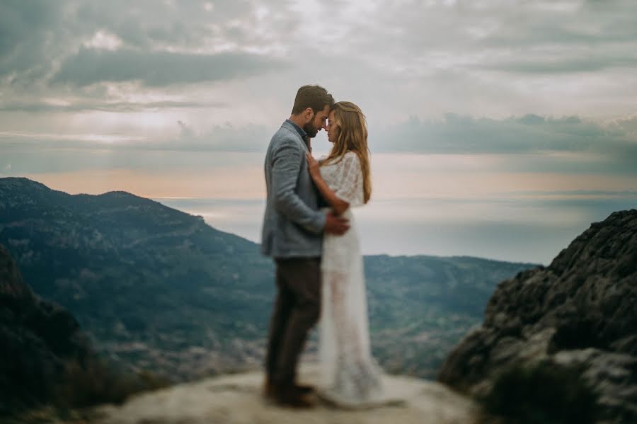 Fotógrafo de casamento Nils Hasenau (whitemeetsblack). Foto de 21 de abril 2017